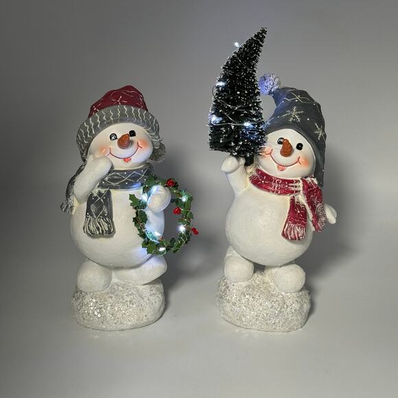 Set of 2 Light Up Snowmen w/ Wreath & Bottle Brush Christmas Tree Snowman - Picture 4 of 10